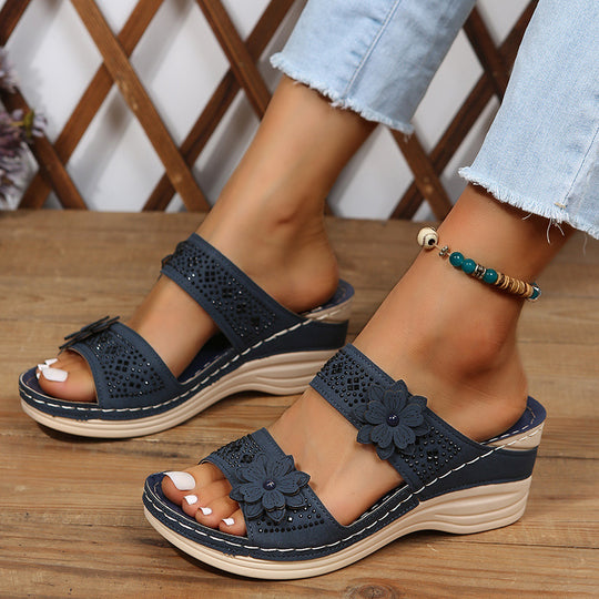 Damen Komfortable Wedge-Pantoletten mit floralem Dekor EB