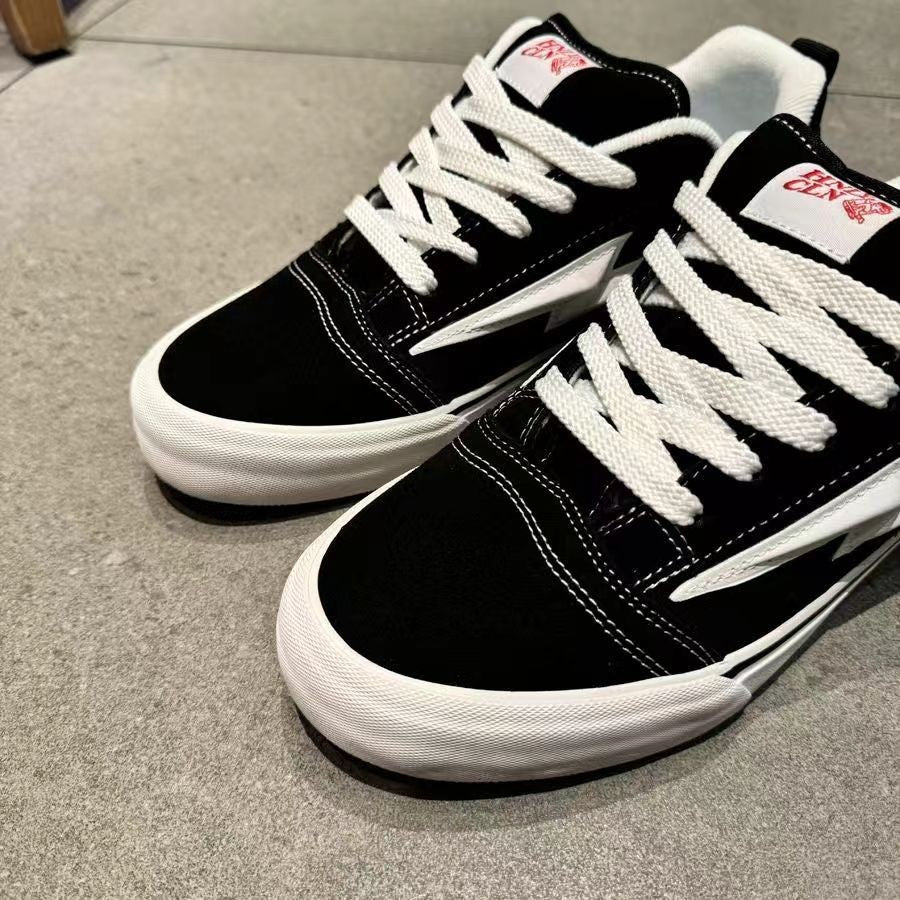 Damen Sportliche Sneakers mit auffällig grafischem Blitzen-Design EB