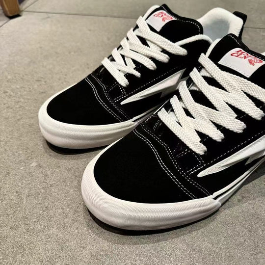 Damen Sportliche Sneakers mit auffällig grafischem Blitzen-Design EB
