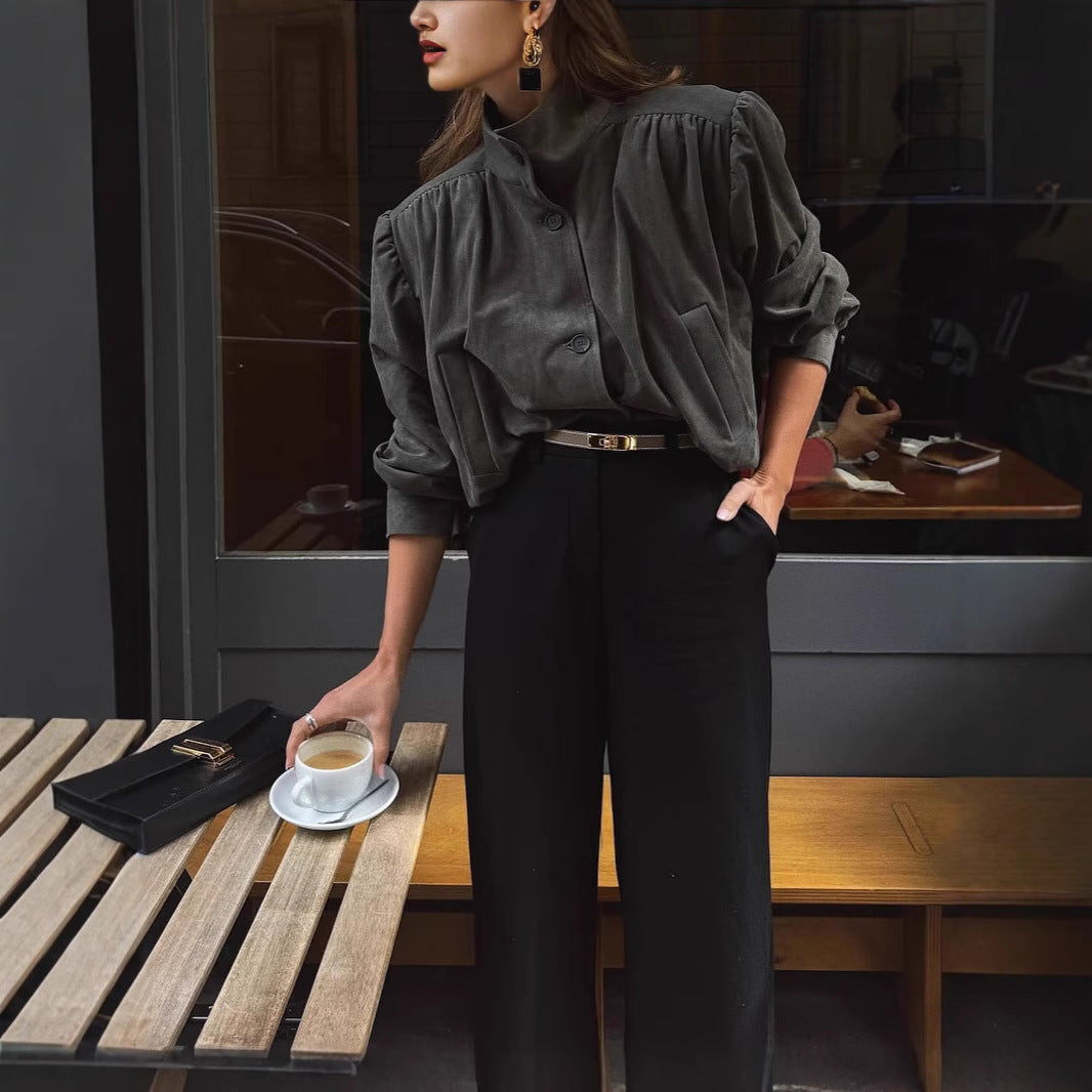 Damen Oversized Bluse mit schickem Plissee-Design und eleganten Knopfdetails EB
