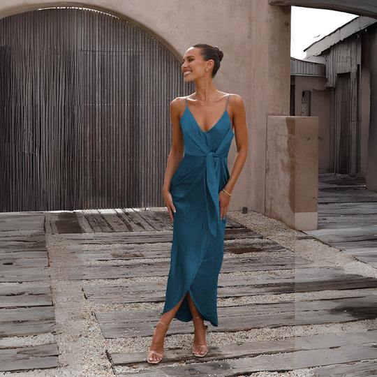 Damen Elegantes Abendkleid mit tiefem V-Ausschnitt und figurbetontem Schnitt EB
