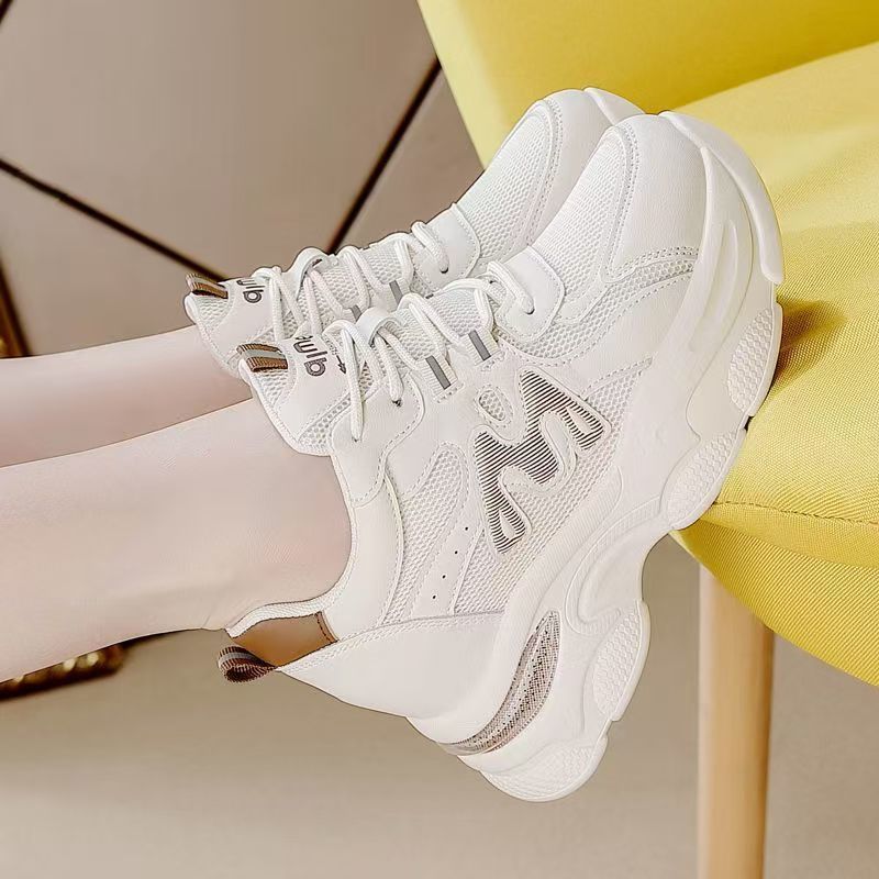 Damen Sportliche Chunky Sneakers mit luftiger Mesh-Oberfläche und ausgeprägtem Profil EB