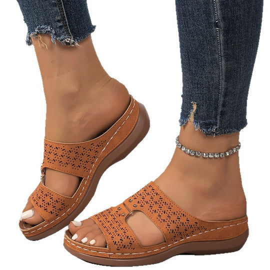 Damen komfortable Clogs mit modischen Cut-Outs EB