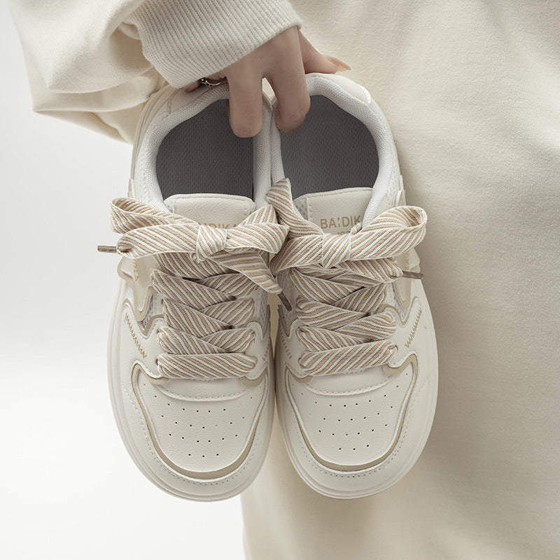 Damen Sportliche Sneakers mit auffälligem Sternendesign und innovativer Schnürung EB