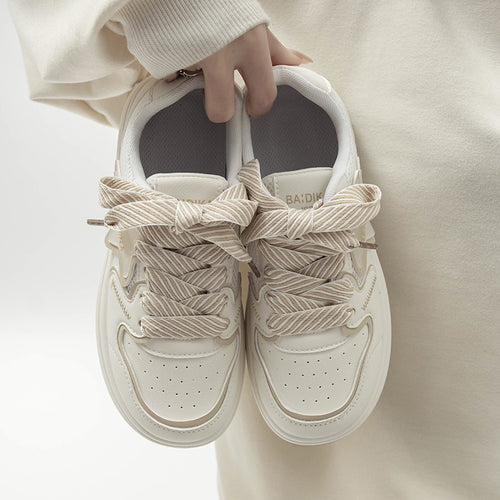 Damen Sportliche Sneakers mit auffälligem Sternendesign und innovativer Schnürung EB