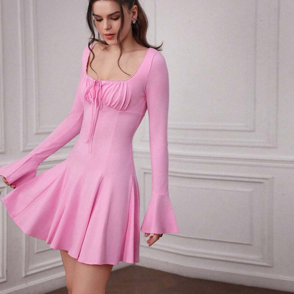 Damen gerafftes Skater-Minikleid mit Bustier-Tie, taillierter Schnitt und ausgestellten Glockenärmeln Eichborn Berlin