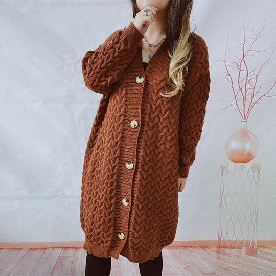 Damen Strickjacke mit strukturierter Zopfstrickoptik und dekorativen Knopfdetails EB