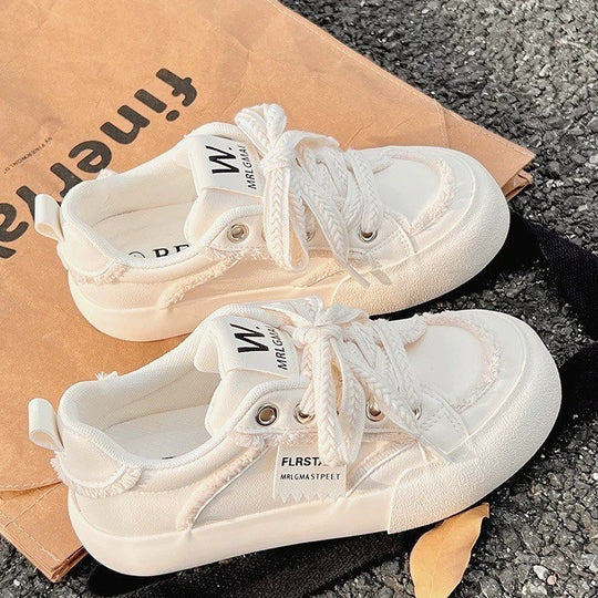 Damen Sportliche Sneakers mit stylischem Schnürsystem und modischen Applikationen EB