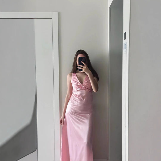 Damen Figurumspielendes Maxikleid mit elegantem V-Ausschnitt und Raffungen EB