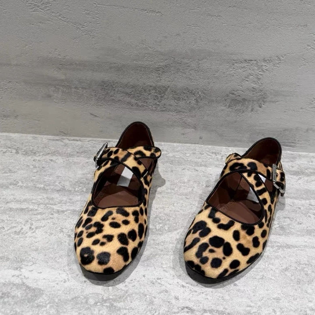Damen Ballerinas mit elegantem Riemen und geschwungener Form EB