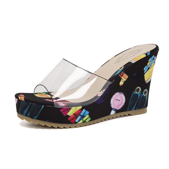 Damen nan PVC-Riemen Keilpantoletten mit floral bedruckter Keilsohle und ergonomischem Komfortfußbett EB
