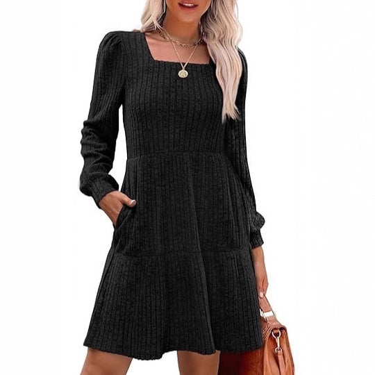 Damen Gestricktes A‑Linien‑Minikleid mit quadratischem Ausschnitt, Stufenrock und Eingrifftaschen EB