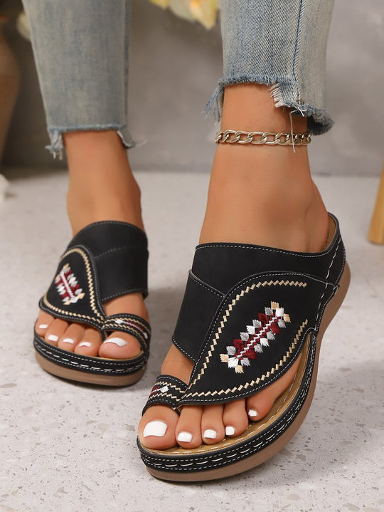 Damen Komfortable Wedge-Pantoletten mit dekorativer Stickerei und anatomischer Fußbettung EB