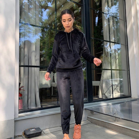 Damen Samt-Loungewear-Set mit kurz geschnittener Kapuzenjacke und Kordelzug-Jogginghose EB