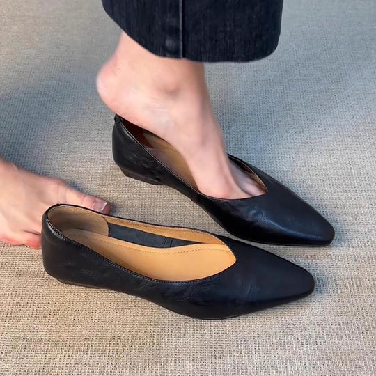 Damen spitze Slipper mit eleganter V-Ausschnittform EB