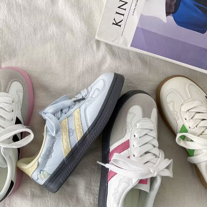 Damen Sportschuhe mit bequemen Schnürsystem und trendigen Design-Elementen EB