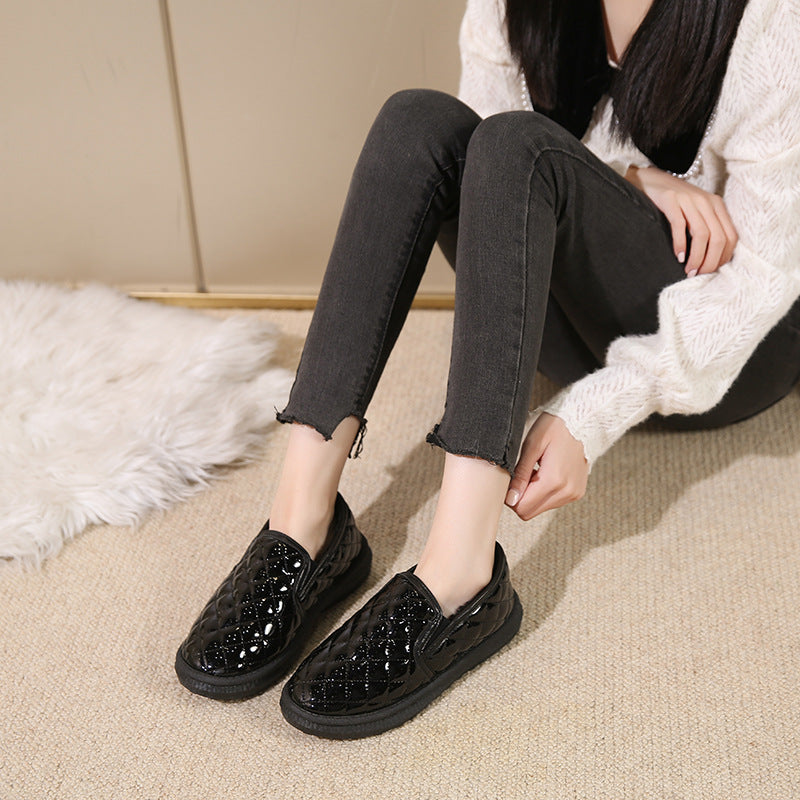 Damen gefütterte Slip-On Hausschuhe mit rutschfester Sohle und modischem Steppdesign EB