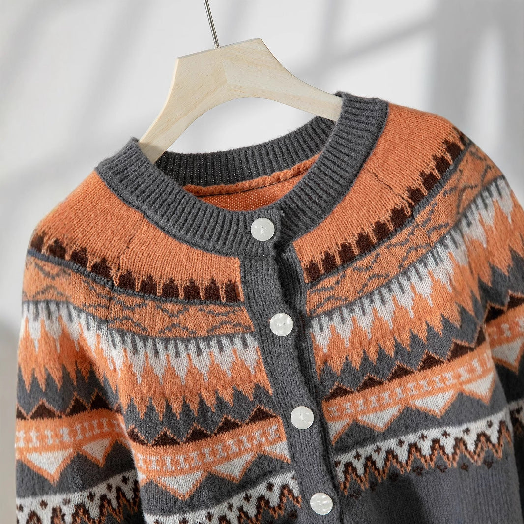 Damen Strickjacke mit aufwendigen geometrischen Mustern und nachhaltigem Material EB