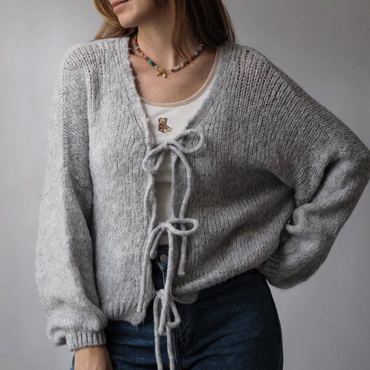 Damen Kuscheliger Strickcardigan mit großzügigem Schnitt und dekorativen Kordeln EB