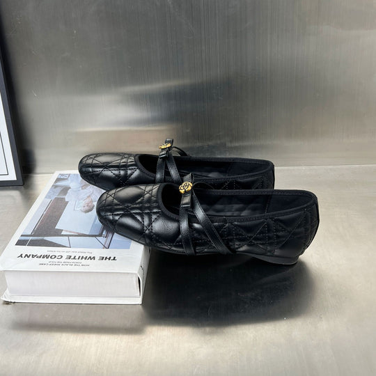 Damen Ballerinas mit elegantem Riemen und stilvollem Blumenmotiv EB