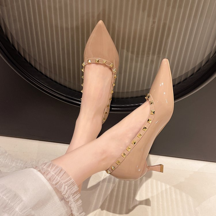 Damen elegante spitze Pumps mit funkelnden Pyramidendetails EB