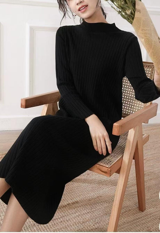 Damen Strickkleid mit feiner Rippstruktur und hohem Kragen EB