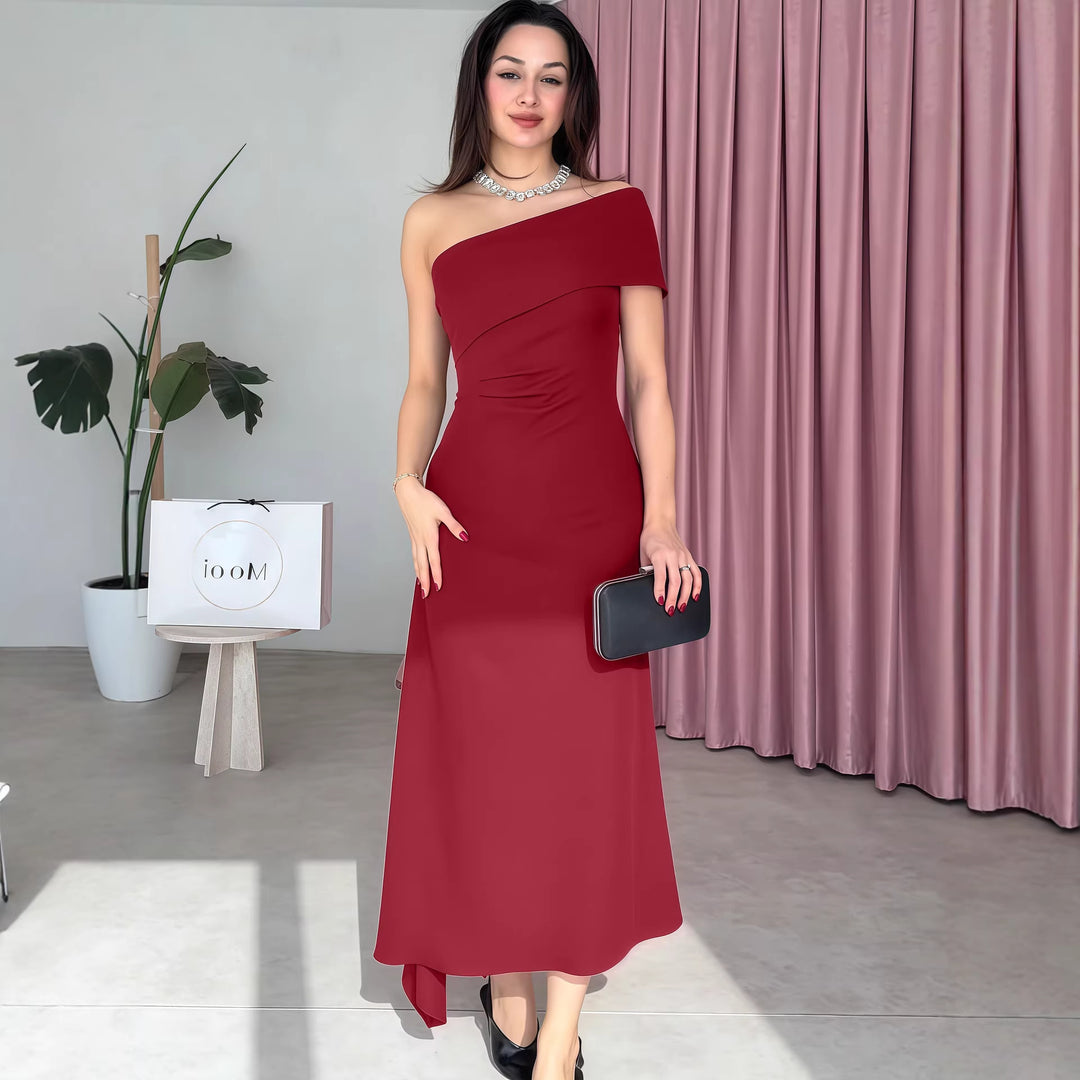 Damen Elegantes Maxikleid mit asymmetrischem Ausschnitt und raffiniertem Träger EB