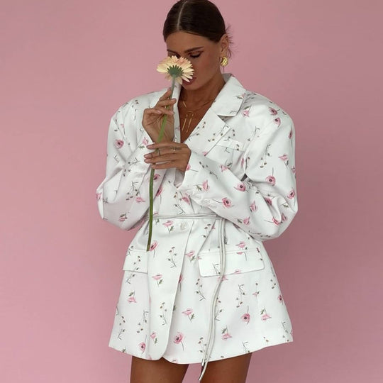 Damen eleganter Blazer-Kleid mit floralen Akzenten EB