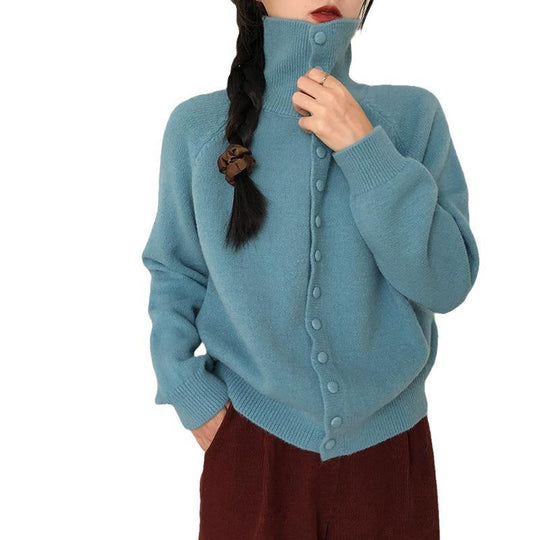 Damen Strickjacke mit modernem Rollkragen und Knopfdetails EB