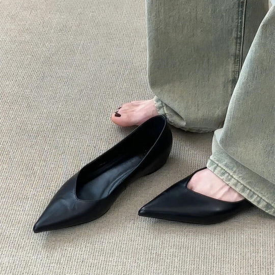 Damen elegante Slipper mit spitzem Zehenbereich und hochwertiger Lederoptik EB