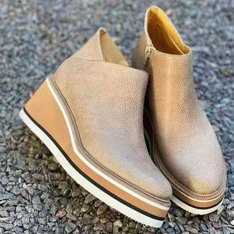 Damen  Keil-Ankle Boots mit genarbtem Kunstleder, dämpfender Plateausohle und gepolstertem Komfortfußbett EB