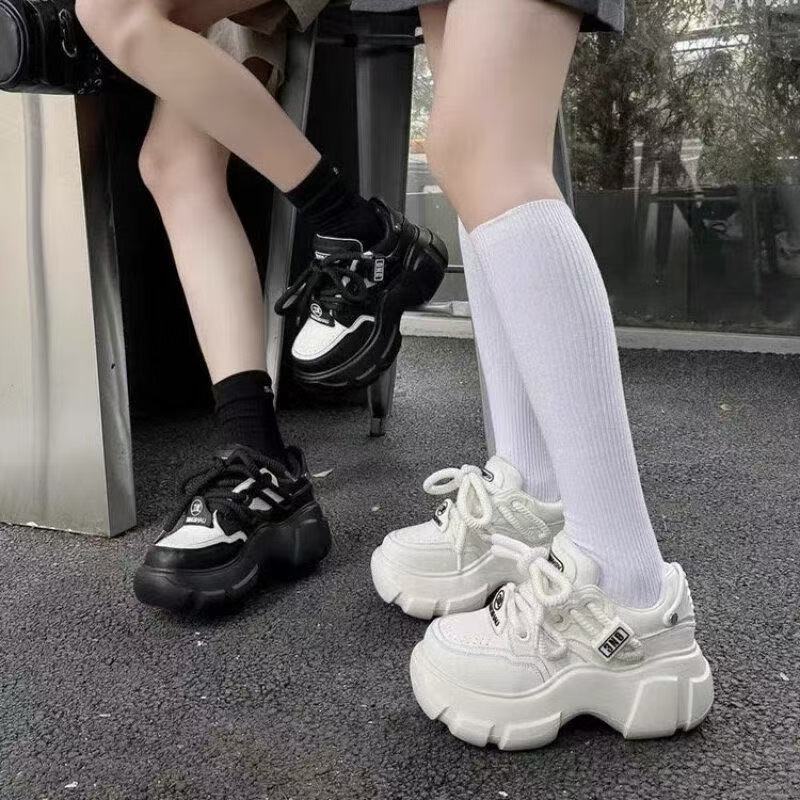 Damen Plateausneaker mit innovativem Sohlenprofil und stylischem Design EB