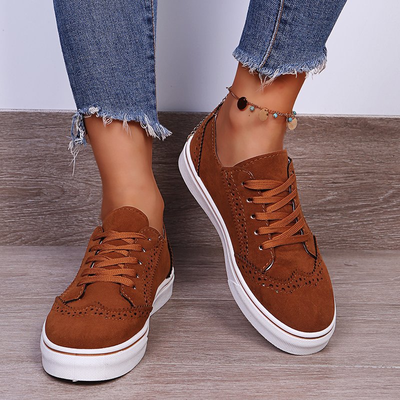 Damen Sneaker mit eleganter Perforation und rutschfester Sohle EB