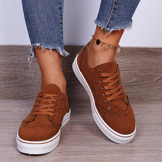 Damen Sneaker mit eleganter Perforation und rutschfester Sohle EB