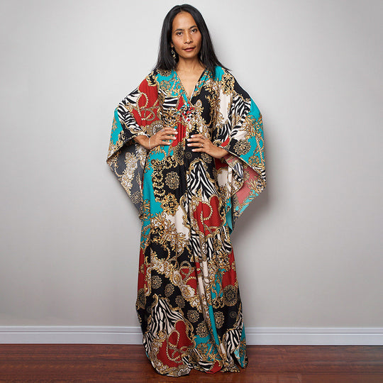 Damen Maxikleid mit kunstvollem Pfauenmuster und seitlichen Schlitzen Heidi Mode