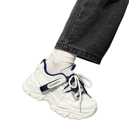Damen Chunky Sneaker mit rutschfester Sohle und modischen Details EB