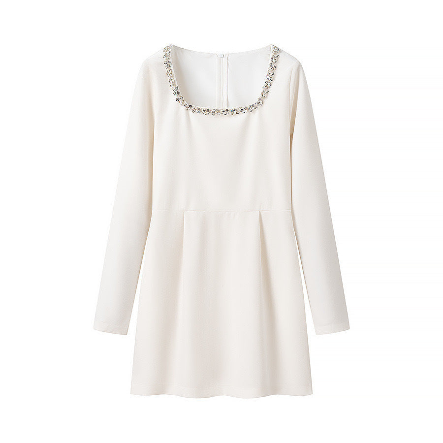 Damen elegantes Kleid mit schickem Rundhalsausschnitt und verzierter Detail EB