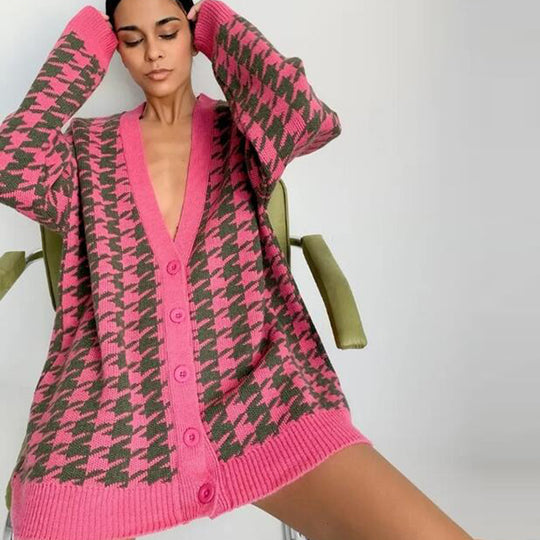Damen Strickjacke mit modischem Karomuster und tiefem V-Ausschnitt EB
