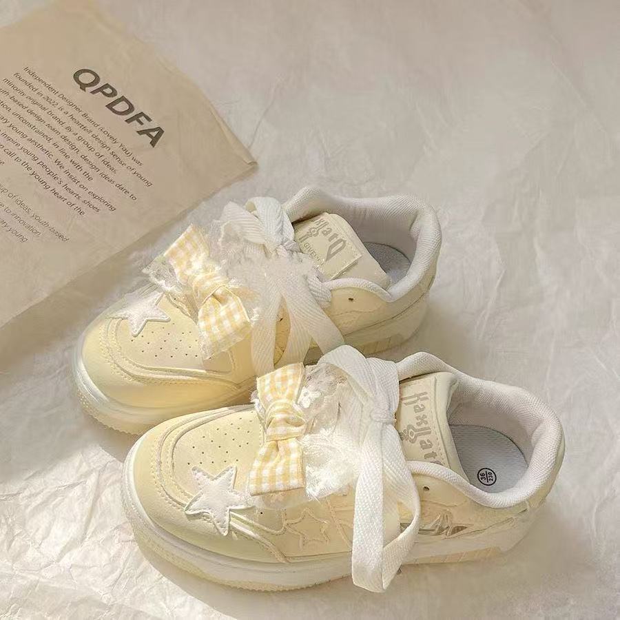 Damen Sportliche Sneakers mit verspieltem Design und einzigartigen Schleifendetails EB