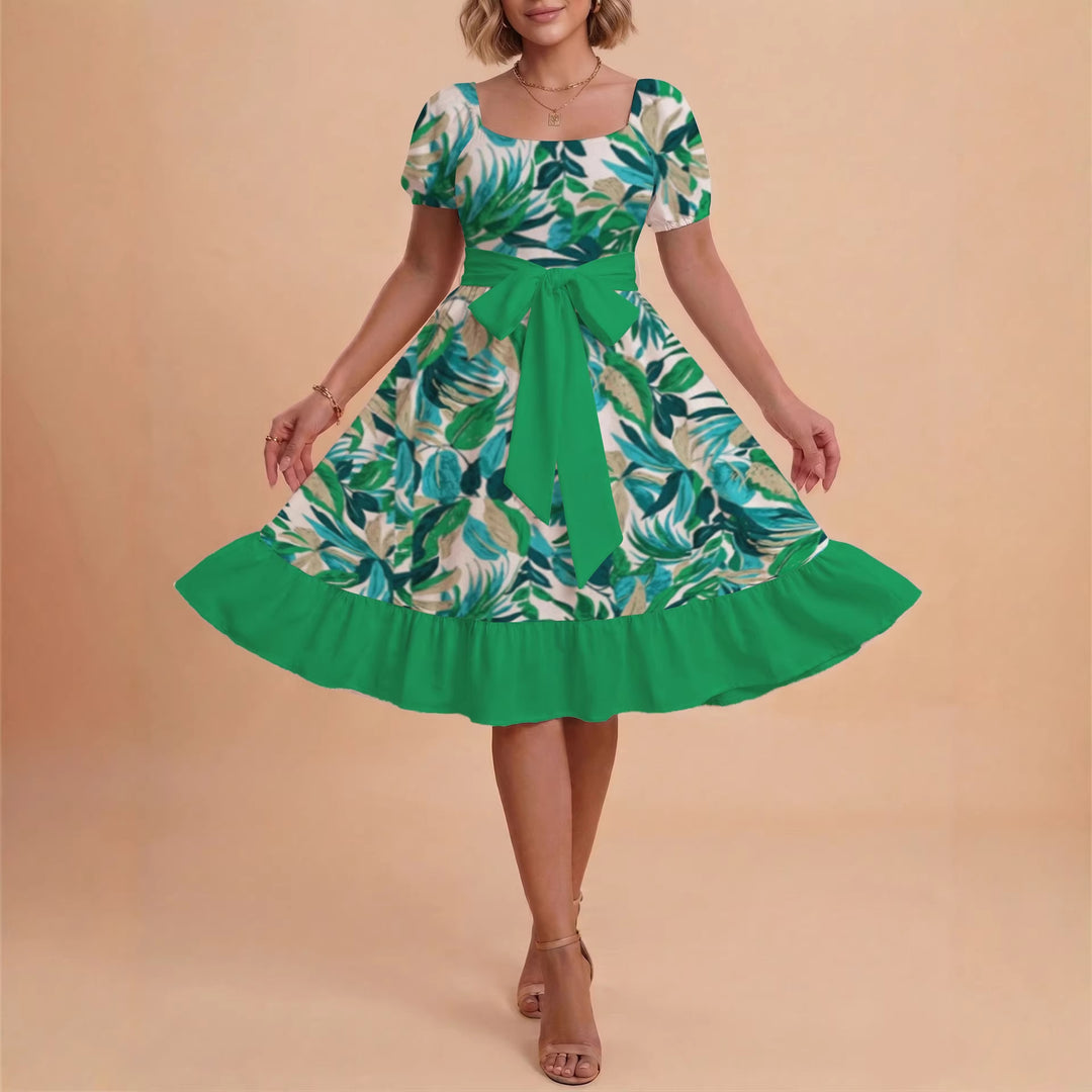 Damen Kleid mit tailliertem Schnitt und verspieltem Blumenmuster EB