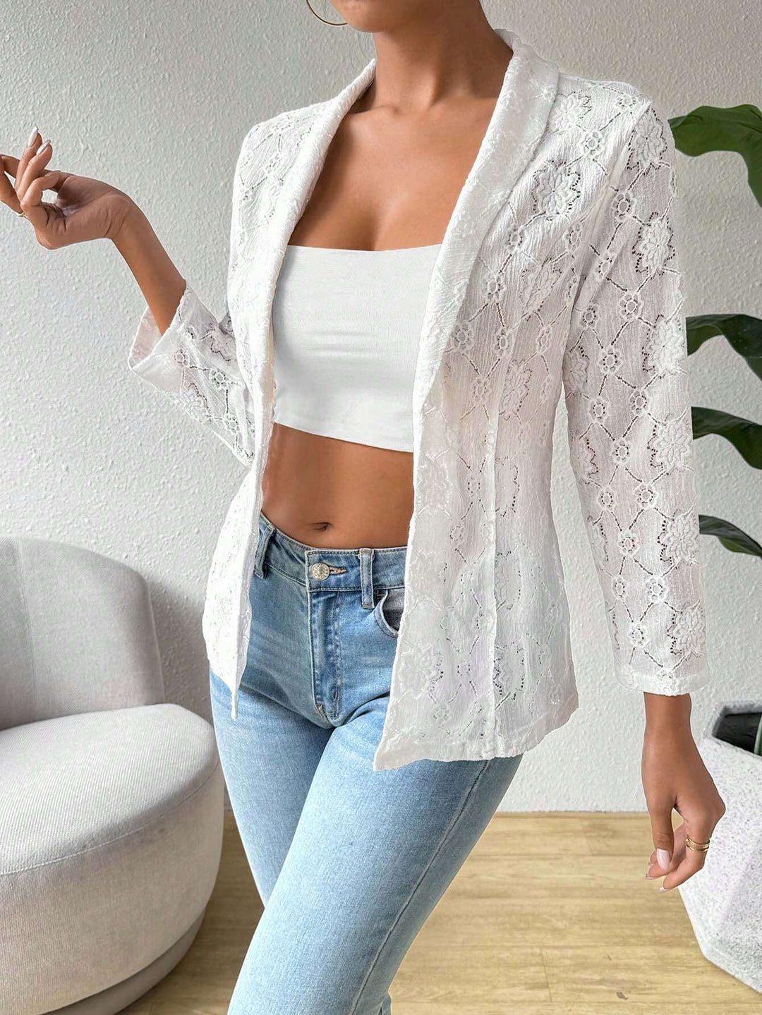 Damen Spitzenblazer mit romantischem Design und schmeichelhaftem Schnitt EB