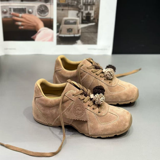 Damen Sneaker mit verspieltem Pompon-Detail und atmungsaktivem Obermaterial EB