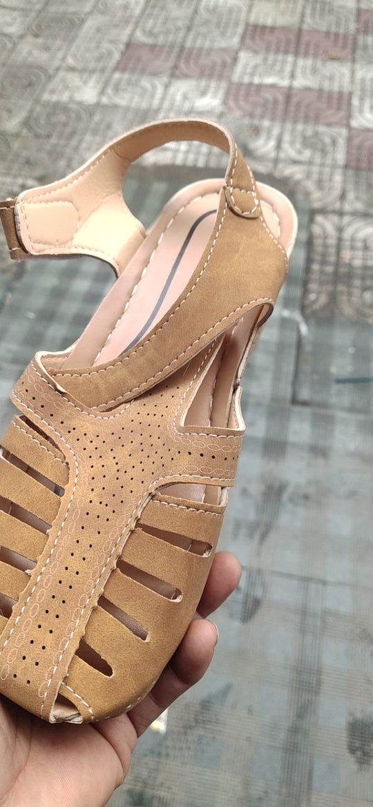 Damen Bequeme luftige Sandalen mit modischen Cut-Outs EB