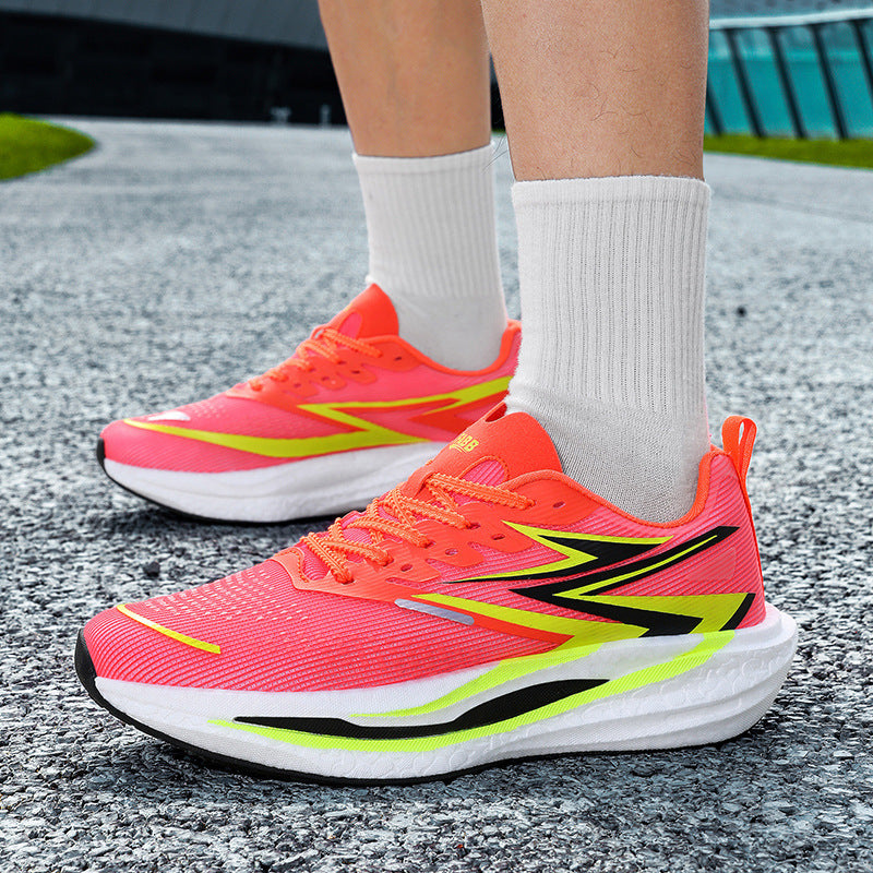 Unisex gepolsterte Straßenlaufschuhe mit rocker-Zwischensohle, energierückführender Dämpfung und atmungsaktivem Mesh-Upper EB