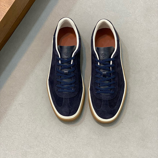 Damen Sneaker aus weichem Wildleder mit raffiniertem Schnürsystem EB