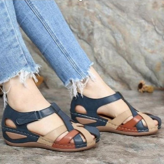 Damen Geschlossene Riemen-Sandalen mit gepolstertem Komfortfußbett und Klettverschluss EB