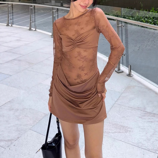 Damen Spitzenkleid mit figurbetontem Schnitt und Rüschendetails EB