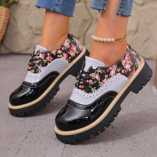 Damen Budapester-Schnürschuh mit floralem Print Lacklederbesatz und grober Profilsohle EB