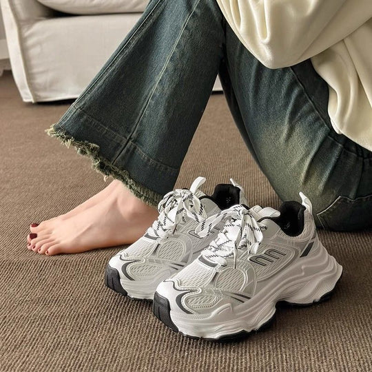 Damen модische Sneaker im futuristischen Design mit verstärkter Sohle EB