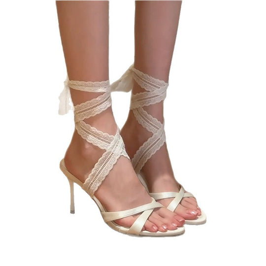 Damen elegante High Heel Sandalen mit raffinierter Spitzenborte EB